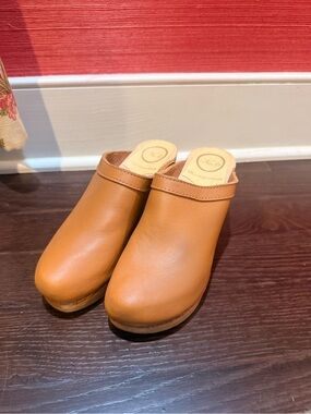 Leather Slip-On Clog Mules in Tan